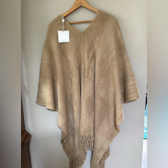 Shiraleah Rowan Poncho in Camel NWT - Picture 2 of 4